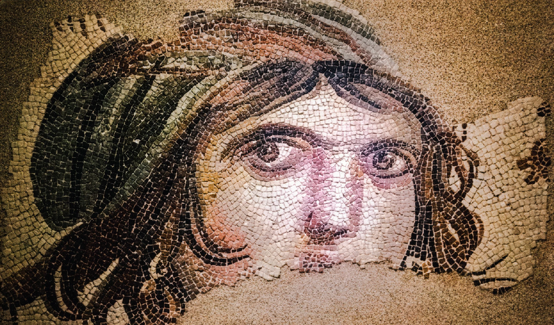 BU PROJEDE HER TAŞIN, HER DESENİN,  HER MEYDANIN VE HER MALZEMENİN  ANLATACAK BİR HİKÂYESİ VAR.